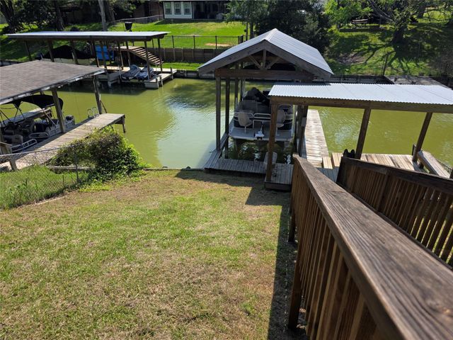 278 Shelter Cove Drive, Livingston, TX 77351