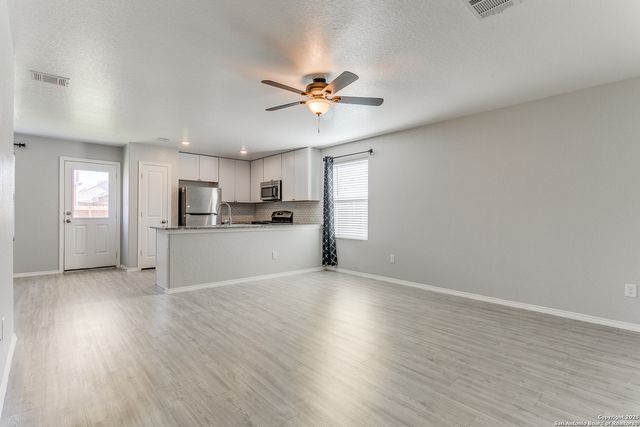 10623 De Gonzalo, Converse, TX 78109