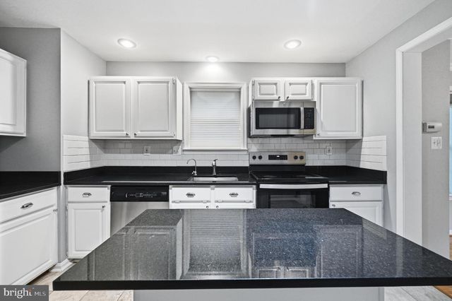 1649 BENNINGTON HOLLOW LN, Reston, VA 20194
