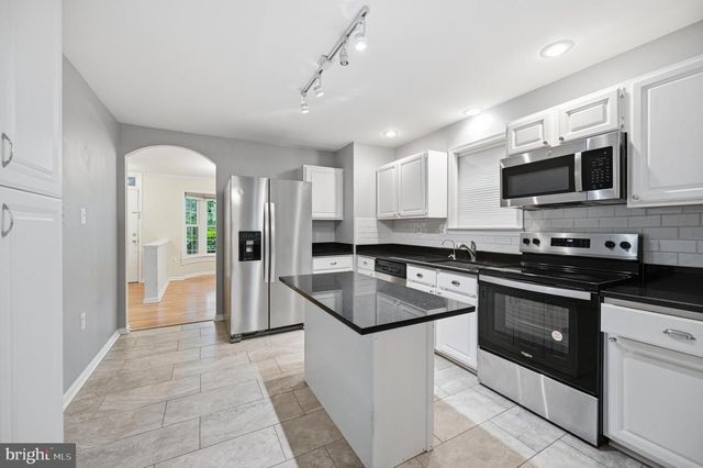 1649 BENNINGTON HOLLOW LN, Reston, VA 20194
