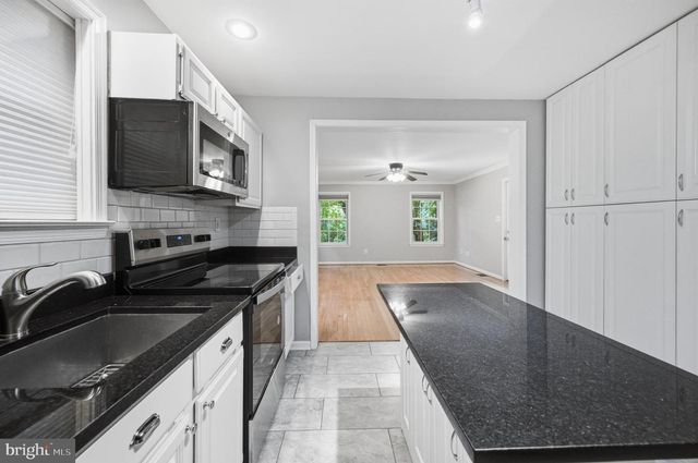 1649 BENNINGTON HOLLOW LN, Reston, VA 20194