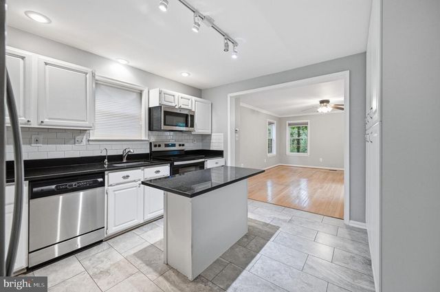 1649 BENNINGTON HOLLOW LN, Reston, VA 20194