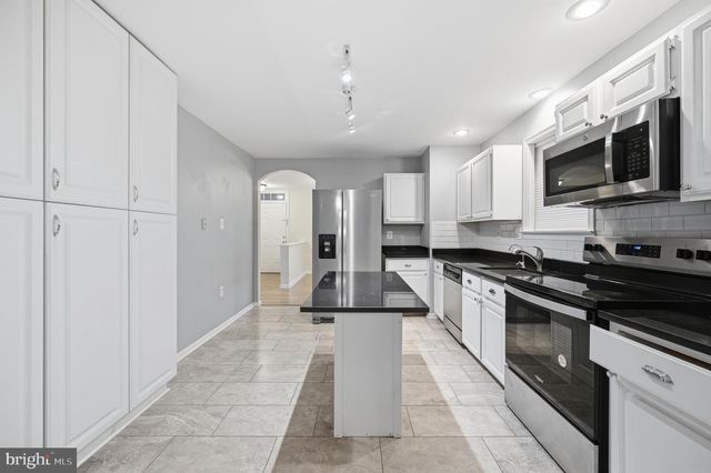 1649 BENNINGTON HOLLOW LN, Reston, VA 20194