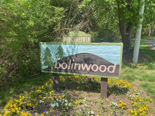 500 Umstead Drive A 304, Chapel Hill, NC 27516