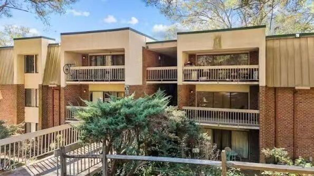 500 Umstead Drive A 304, Chapel Hill, NC 27516