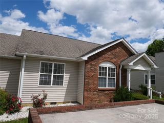 37 S Woodridge View Court, Hendersonville, NC 28791