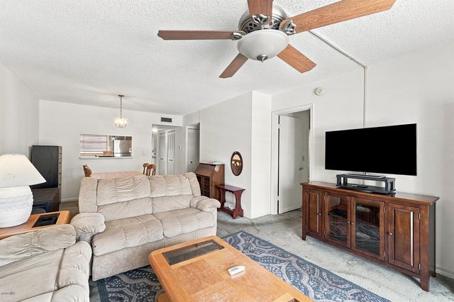 3000 E SUNRISE LAKES Drive E 223, Sunrise, FL 33322