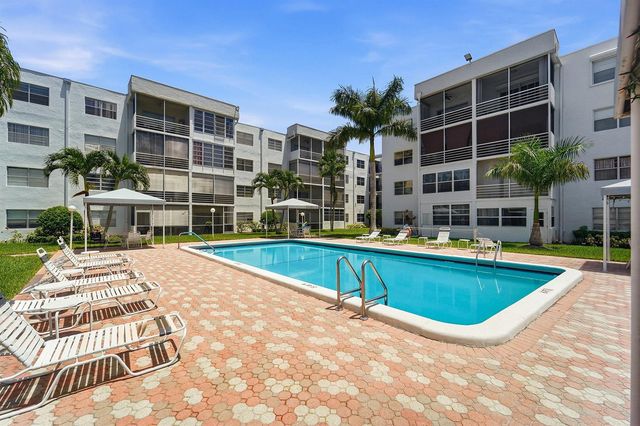3000 E SUNRISE LAKES Drive E 223, Sunrise, FL 33322