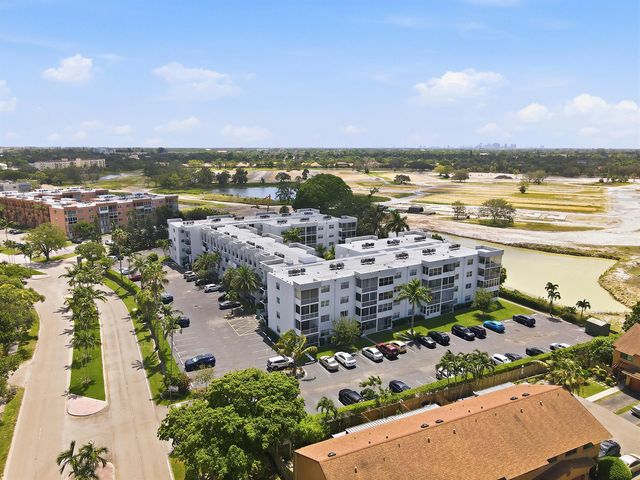 3000 E SUNRISE LAKES Drive E 223, Sunrise, FL 33322