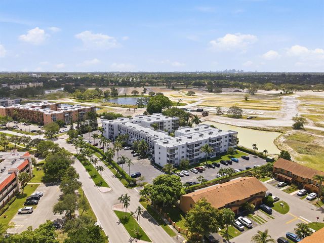 3000 E SUNRISE LAKES Drive E 223, Sunrise, FL 33322