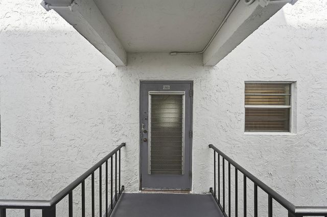 3000 E SUNRISE LAKES Drive E 223, Sunrise, FL 33322