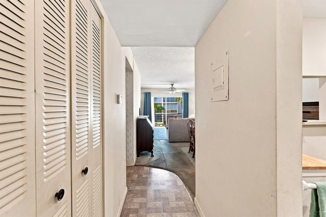 3000 E SUNRISE LAKES Drive E 223, Sunrise, FL 33322