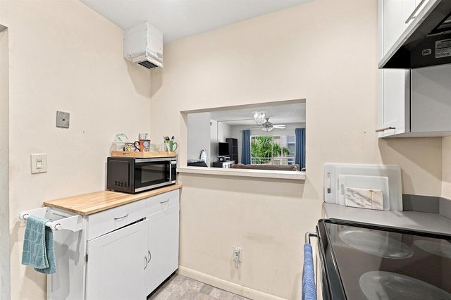 3000 E SUNRISE LAKES Drive E 223, Sunrise, FL 33322