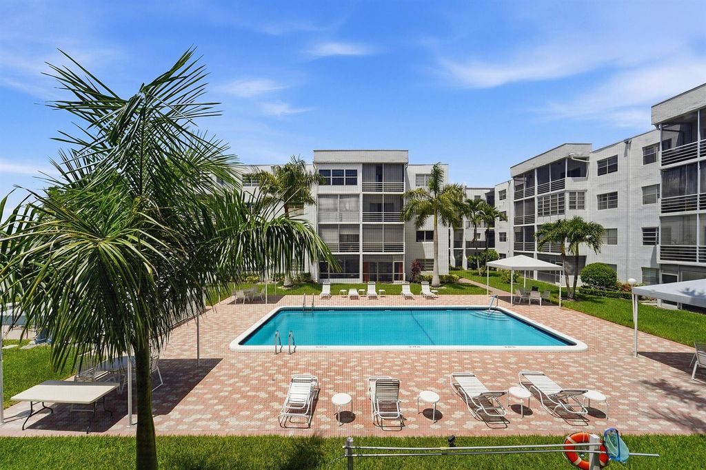 3000 E SUNRISE LAKES Drive E 223, Sunrise, FL 33322