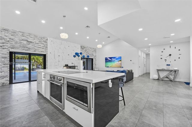14651 SW 16th Street, Davie, FL 33325