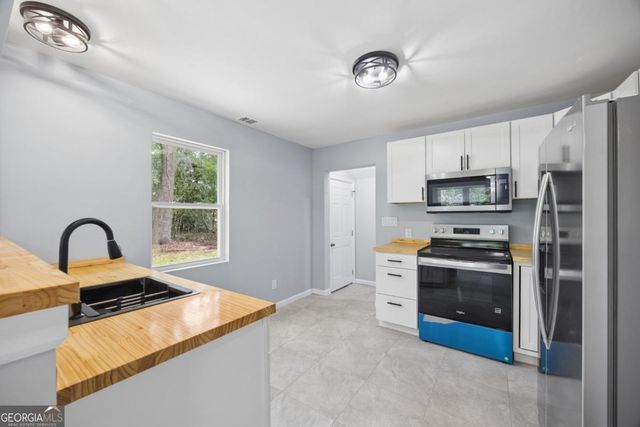 2 Commonwealth Avenue, Port Wentworth, GA 31407