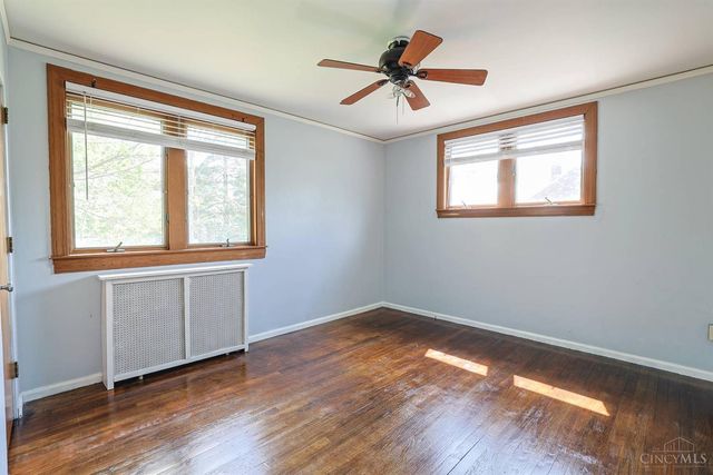 22 Avenell Lane, Greenhills, OH 45218
