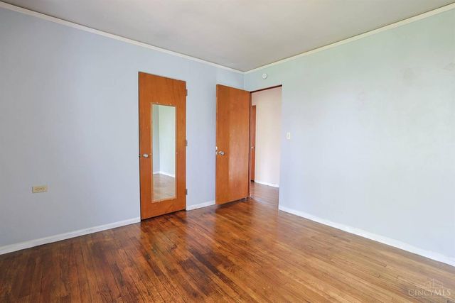 22 Avenell Lane, Greenhills, OH 45218