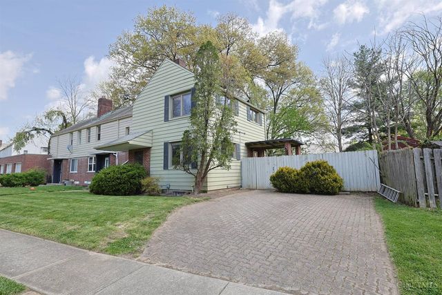 22 Avenell Lane, Greenhills, OH 45218