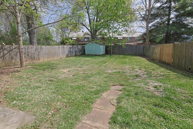 22 Avenell Lane, Greenhills, OH 45218