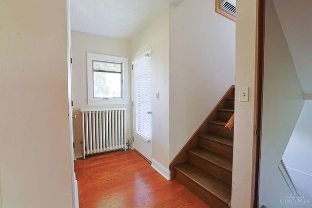 22 Avenell Lane, Greenhills, OH 45218