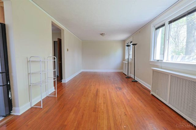 22 Avenell Lane, Greenhills, OH 45218