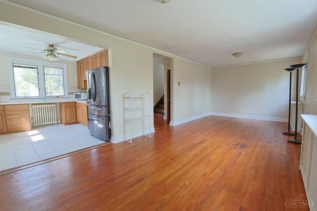 22 Avenell Lane, Greenhills, OH 45218