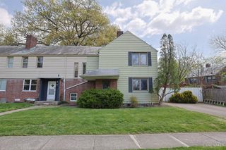 22 Avenell Lane, Greenhills, OH 45218