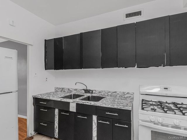 8 Fordham Hill Oval 3D, Bronx, NY 10468