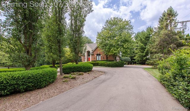 3720 Northwood Drive, West Bloomfield Charter Township, MI 48324