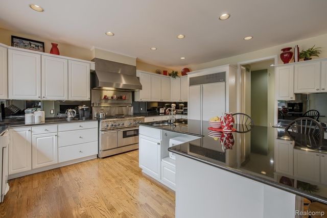 3720 Northwood Drive, West Bloomfield Charter Township, MI 48324