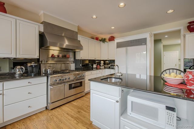 3720 Northwood Drive, West Bloomfield Charter Township, MI 48324