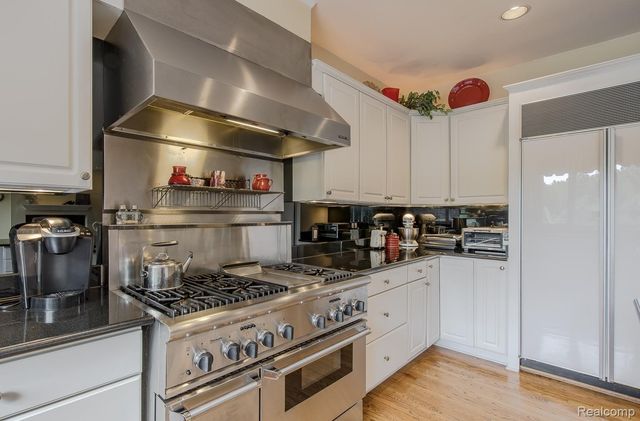 3720 Northwood Drive, West Bloomfield Charter Township, MI 48324