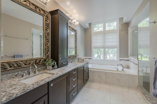 3720 Northwood Drive, West Bloomfield Charter Township, MI 48324