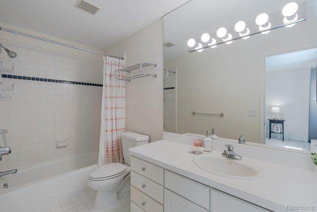 3720 Northwood Drive, West Bloomfield Charter Township, MI 48324