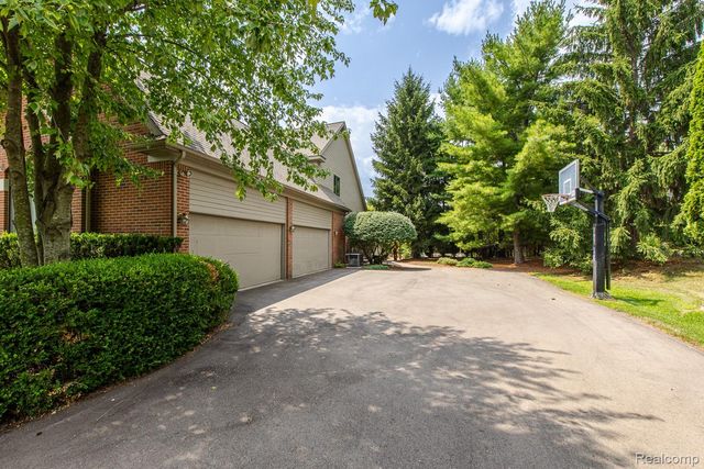 3720 Northwood Drive, West Bloomfield Charter Township, MI 48324