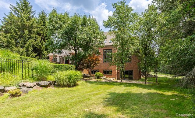 3720 Northwood Drive, West Bloomfield Charter Township, MI 48324