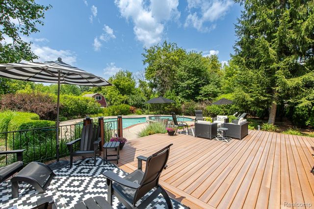 3720 Northwood Drive, West Bloomfield Charter Township, MI 48324