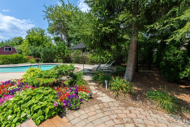 3720 Northwood Drive, West Bloomfield Charter Township, MI 48324