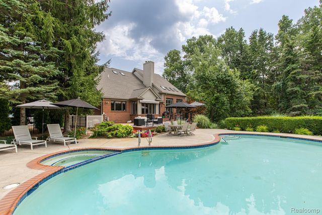 3720 Northwood Drive, West Bloomfield Charter Township, MI 48324