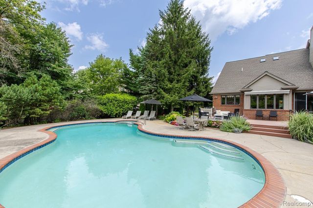 3720 Northwood Drive, West Bloomfield Charter Township, MI 48324