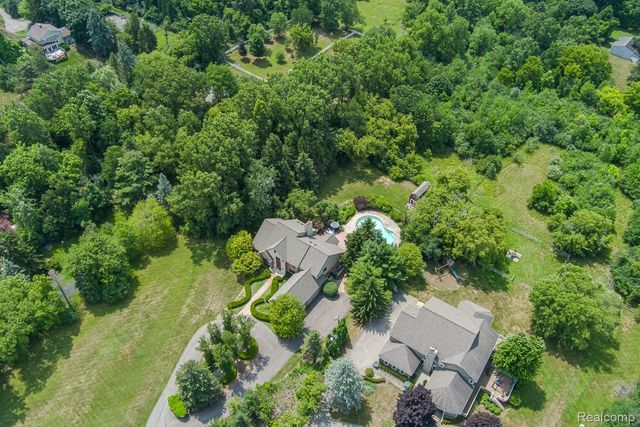 3720 Northwood Drive, West Bloomfield Charter Township, MI 48324