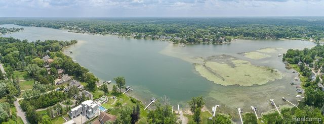 3720 Northwood Drive, West Bloomfield Charter Township, MI 48324
