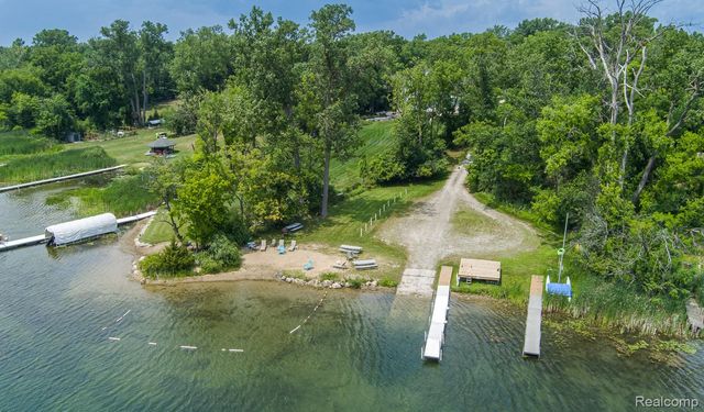 3720 Northwood Drive, West Bloomfield Charter Township, MI 48324