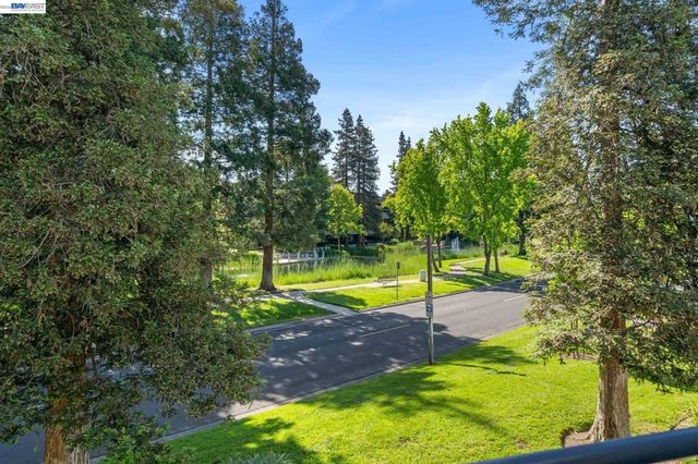 305 Rock Creek Way, Pleasant Hill, CA 94523
