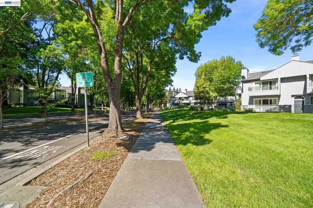 305 Rock Creek Way, Pleasant Hill, CA 94523