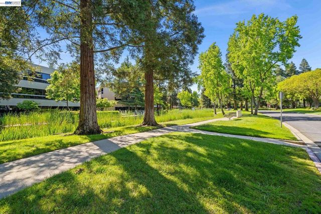 305 Rock Creek Way, Pleasant Hill, CA 94523