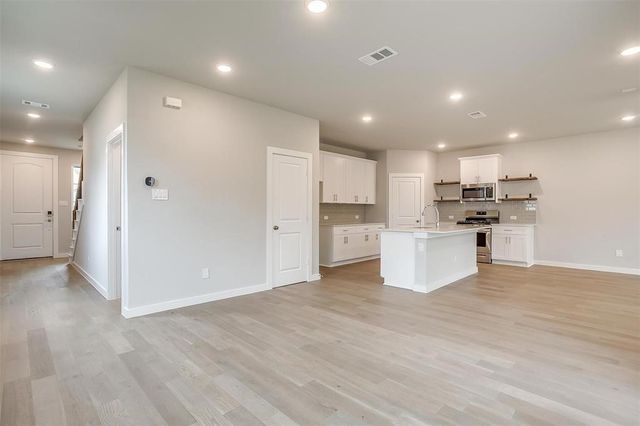 4525 Hogans Alley Drive, Arlington, TX 76001