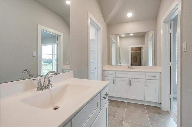 4525 Hogans Alley Drive, Arlington, TX 76001