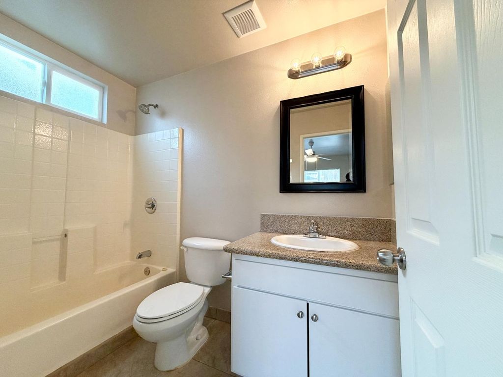 Image 10 of property listing at 2412 Sycamore Street, Selma, CA 93662